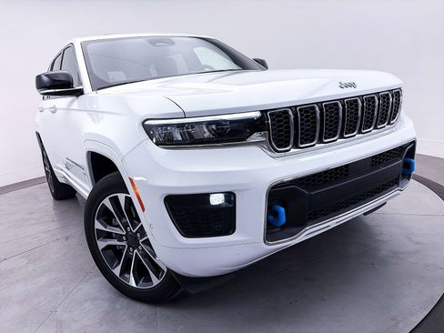 Used 2022 Jeep Grand Cherokee Overland w/ Luxury Tech Group IV AWD/4WD image 10