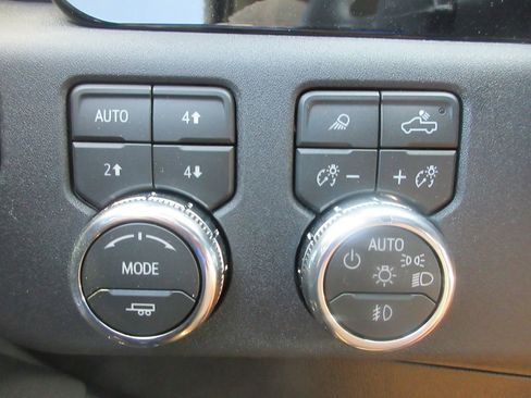 New 2026 GMC Sierra 1500 SLT w/ SLT Premium Package AWD/4WD image 17