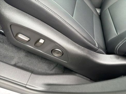 New 2026 Chevrolet Traverse LT image 13