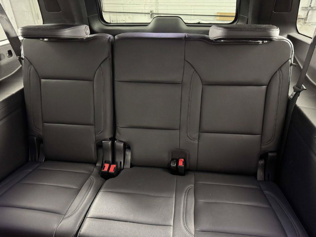 Used 2022 Chevrolet Suburban LT w/ LT Signature Package AWD/4WD image 31