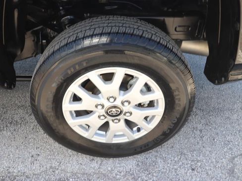 Used 2024 Toyota Tacoma SR5 w/ SR5 Upgrade Package AWD/4WD image 14
