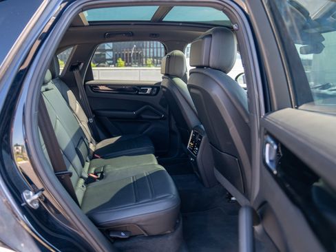 Certified 2023 Porsche Cayenne AWD/4WD image 24