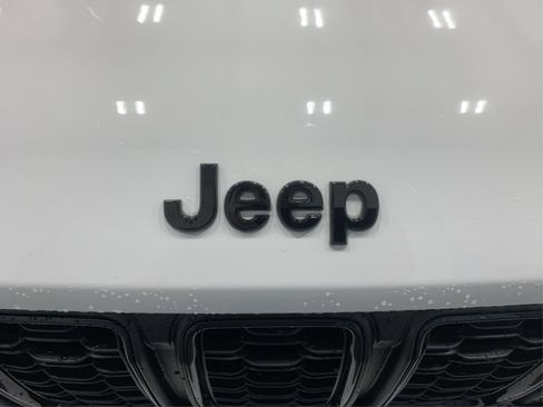 Used 2024 Jeep Grand Cherokee Altitude AWD/4WD image 25