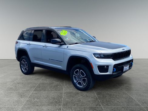 Used 2023 Jeep Grand Cherokee Trailhawk w/ Advanced Protech Group II AWD/4WD image 7