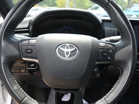 Used 2025 Toyota Camry SE FWD image 12