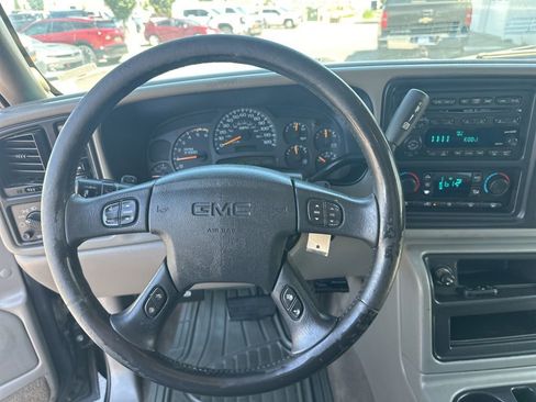 Used 2004 GMC Sierra 2500 SLT w/ Skid Plate Package AWD/4WD image 12