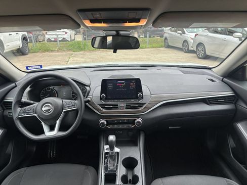 Used 2025 Nissan Altima 2.5 SV FWD image 33