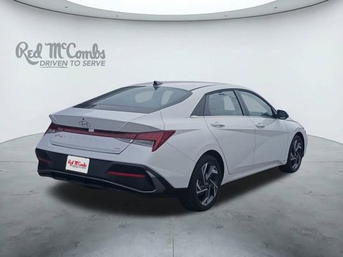 New 2025 Hyundai Elantra Limited FWD image 5