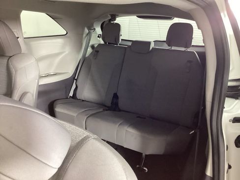 Used 2024 Toyota Sienna LE FWD image 31
