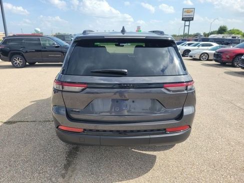 New 2025 Jeep Grand Cherokee Altitude image 24