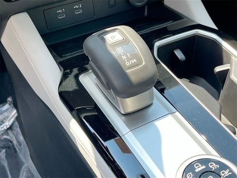 New 2025 Mitsubishi Outlander SEL image 17