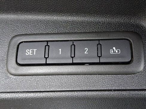 Used 2023 Chevrolet Equinox Premier image 26