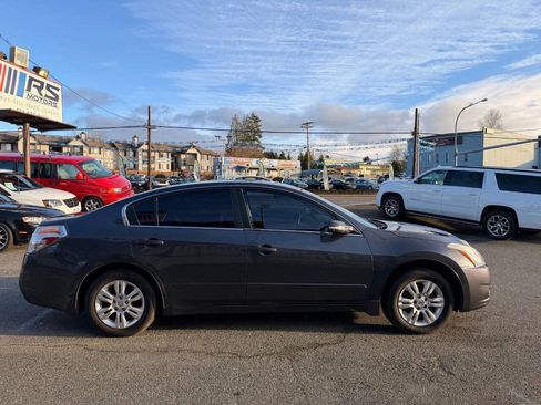 Used 2010 Nissan Altima 2.5 S w/ Premium Audio Pkg FWD image 6