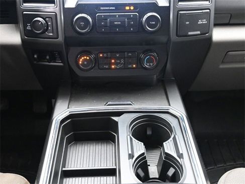 Used 2019 Ford F250 XLT w/ XLT Premium Package image 23