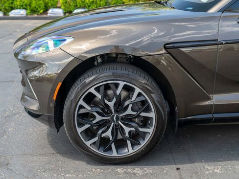 Used 2021 Aston Martin DBX image 4