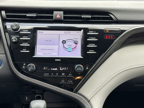 Used 2020 Toyota Camry LE image 17