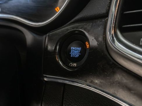 Used 2018 Jeep Grand Cherokee Limited AWD/4WD image 16