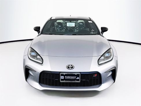 New 2025 Toyota GR86 Premium image 2
