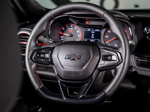 Used 2024 Chevrolet Trax RS FWD image 26