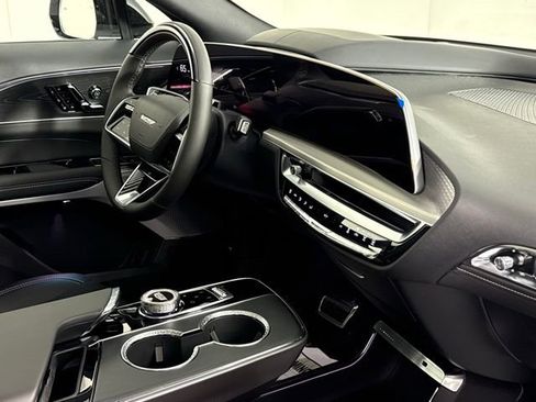 New 2026 Cadillac Lyriq V w/ Exterior Carbon Fiber Package AWD/4WD image 31