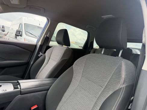 Used 2023 Nissan Rogue SV FWD image 17