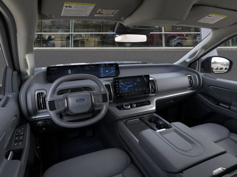 New 2026 Ford Expedition Active image 9