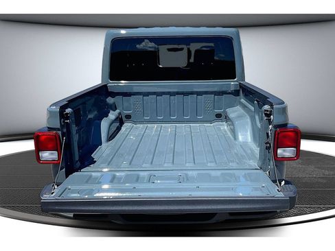 Used 2026 Jeep Gladiator Sport AWD/4WD image 13