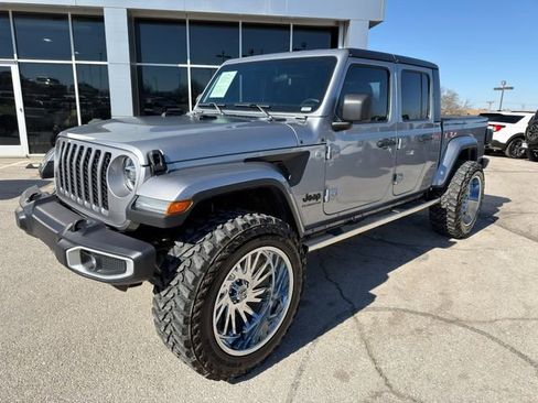 Used 2021 Jeep Gladiator Sport image 3