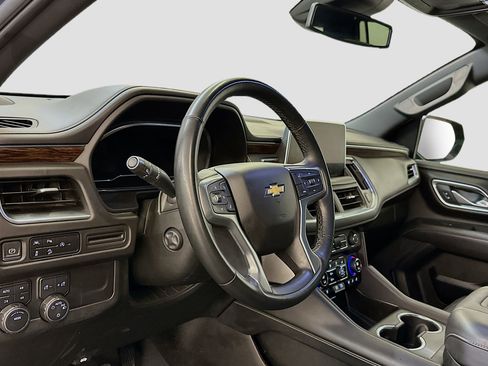 Used 2023 Chevrolet Suburban Premier image 18