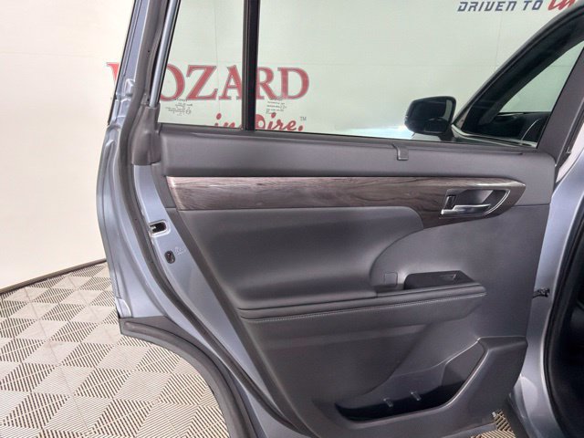 Used 2021 Toyota Highlander Platinum AWD/4WD image 36