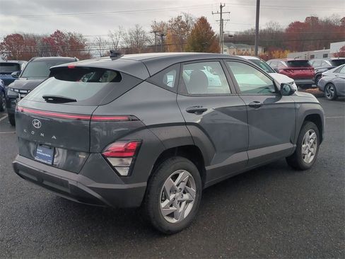 Certified 2025 Hyundai Kona SE image 3