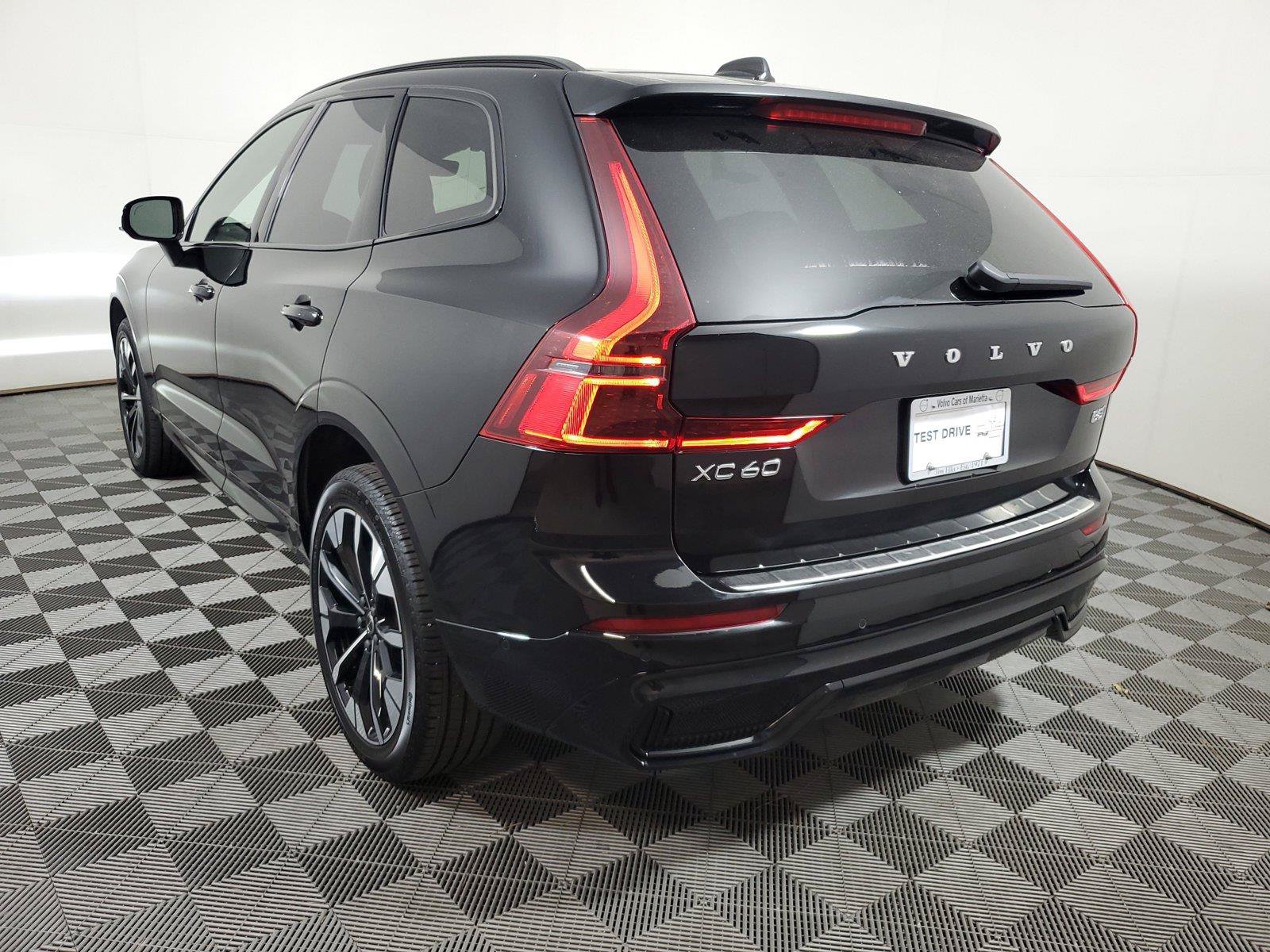 Certified 2026 Volvo XC60 B5 Plus AWD/4WD image 4