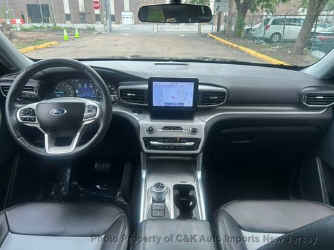 Used 2023 Ford Explorer XLT w/ Equipment Group 202A AWD/4WD image 40
