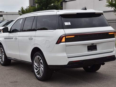 New 2026 Lincoln Navigator Reserve AWD/4WD image 9