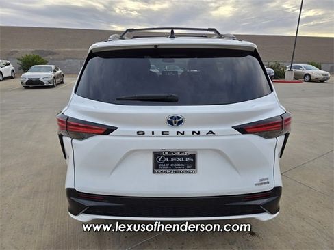 Used 2023 Toyota Sienna XSE image 5