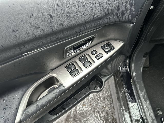 Used 2025 Mitsubishi Outlander Sport AWD image 17