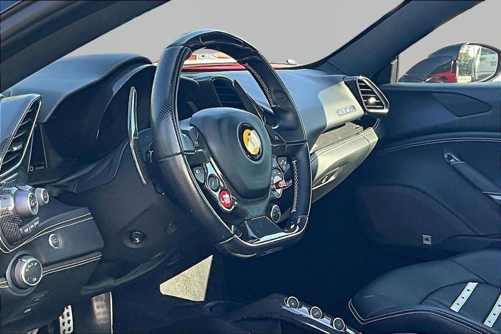 Used 2018 Ferrari 488 GTB RWD image 14