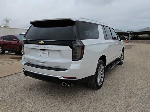 Used 2025 Chevrolet Suburban Premier RWD image 8