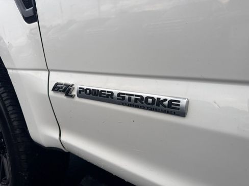 Used 2022 Ford F350 Lariat w/ Black Appearance Package image 23