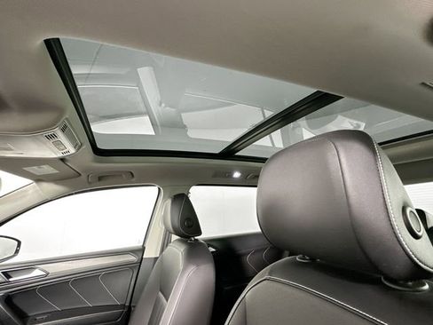 Used 2022 Volkswagen Tiguan SE image 19