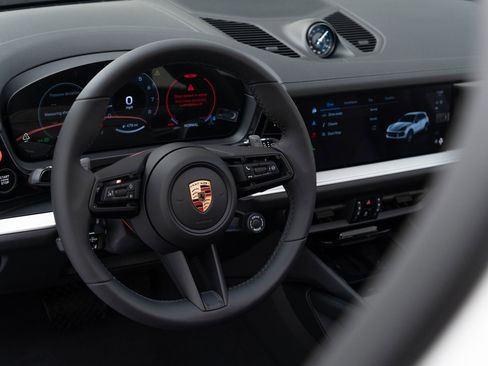 New 2025 Porsche Cayenne image 20