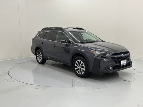 Used 2024 Subaru Outback Premium image 8