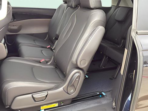 New 2026 Kia Carnival LXS image 14