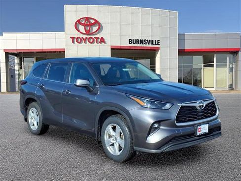 Certified 2024 Toyota Highlander LE image 1