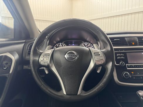 Used 2017 Nissan Altima 2.5 SR w/ Midnight Edition Package FWD image 19