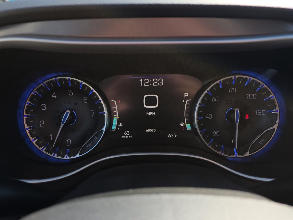 Used 2024 Chrysler Pacifica Touring-L FWD image 10