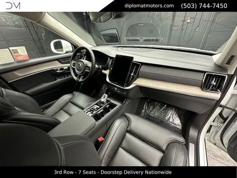 Used 2025 Volvo XC90 T8 Ultra w/ Protection Package Premier image 18
