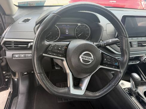 Used 2020 Nissan Altima 2.5 SV FWD image 11