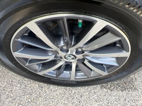 Used 2019 Toyota Highlander XLE AWD/4WD image 45