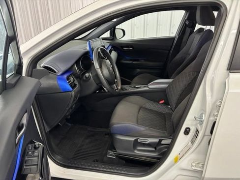 Used 2022 Toyota C-HR XLE FWD image 2